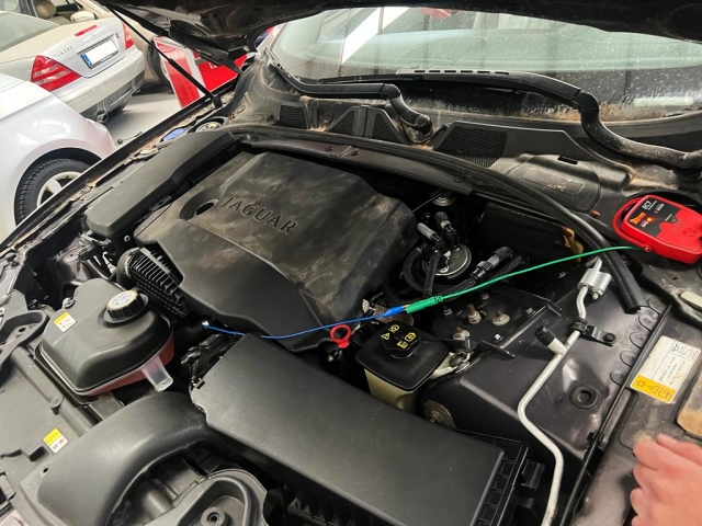 Reparación de cableado defectuoso en Jaguar XF