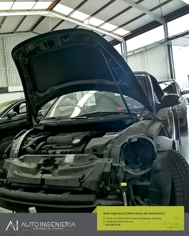 Reparación del cableado y cambio del sensor de impacto del airbag en un VW Beetle en Alicante
